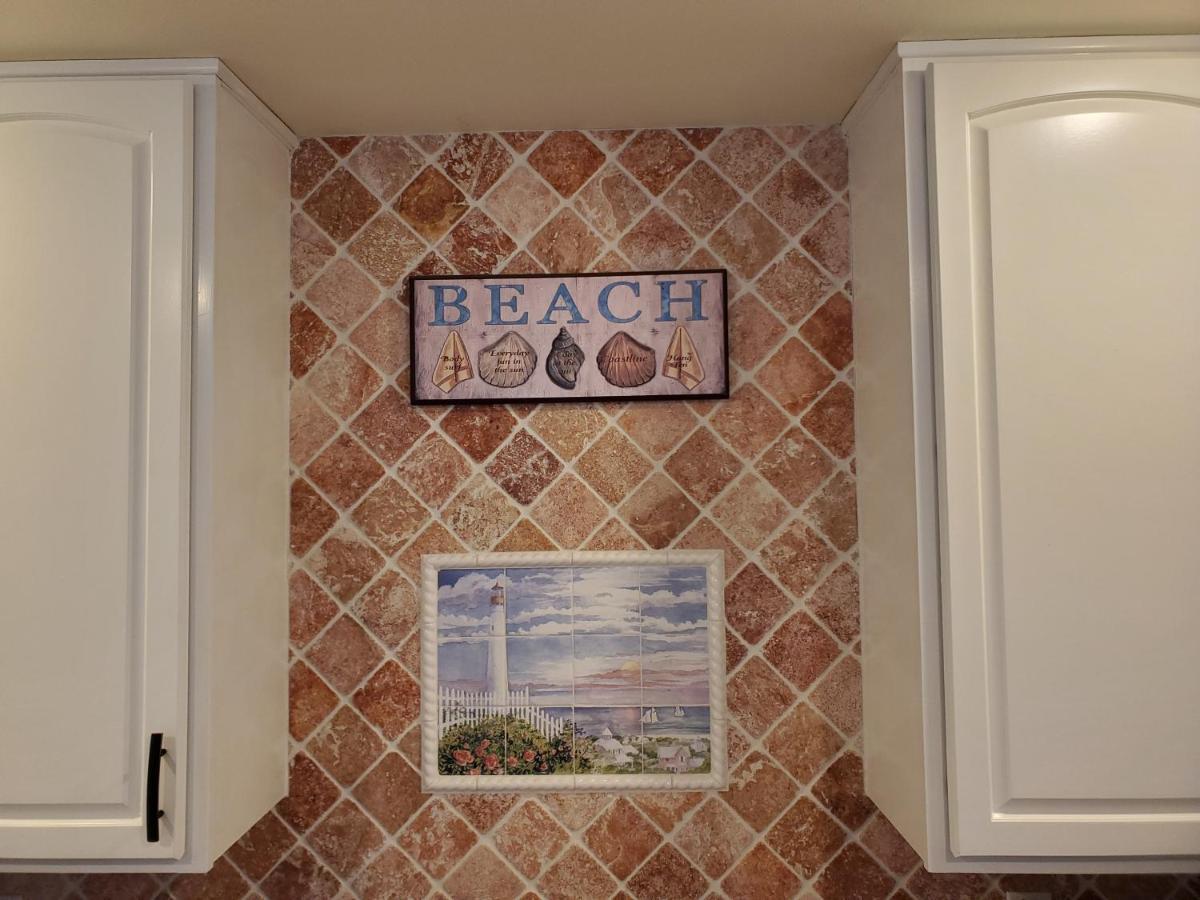 Family Friendly Block Ocean View 3 Bedroom 2 Ba, Near Crest And Convention Center *