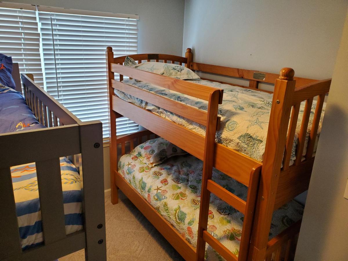 Family Friendly Block Ocean View 3 Bedroom 2 Ba, Near Crest And Convention Center