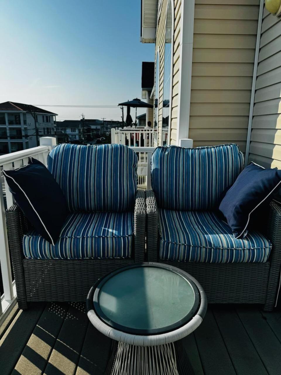 Family Friendly Block Ocean View 3 Bedroom 2 Ba, Near Crest And Convention Center Ferienhaus